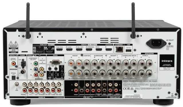 Wyposażenie DXR-5.4 w gniazda jest godne nowoczesnego amplitunera AV z wysokiej półki.