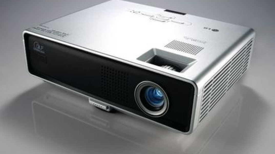 Profesjonalna prezentacja na projektorze LG DX125