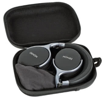 AH-GC20 zajmują
po złożeniu niewiele
miejsca, do transportu
służy sztywny futerał.
Aż trudno uwierzyć,
że mamy do czynienia
ze słuchawkami
wokółusznymi.