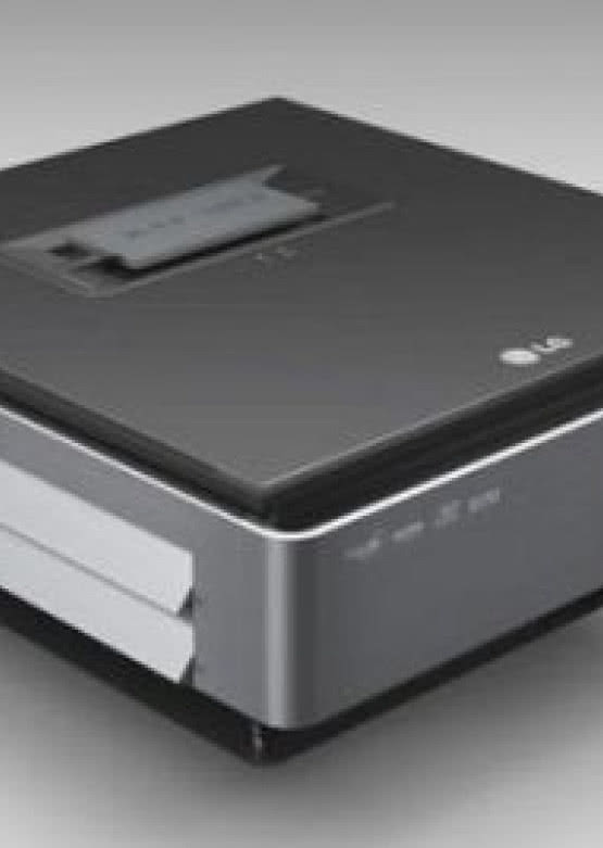 Projektory LG CF3D i HX300G