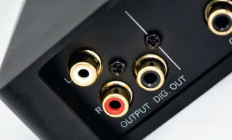 Brytyjczycy uwielbiają upgrade`y; z czasem, gdyby
wewnętrzna konwersja airDAC-a okazała się niewystarczająca,
na wyższej klasy przetwornik czeka
wyjście współosiowe.