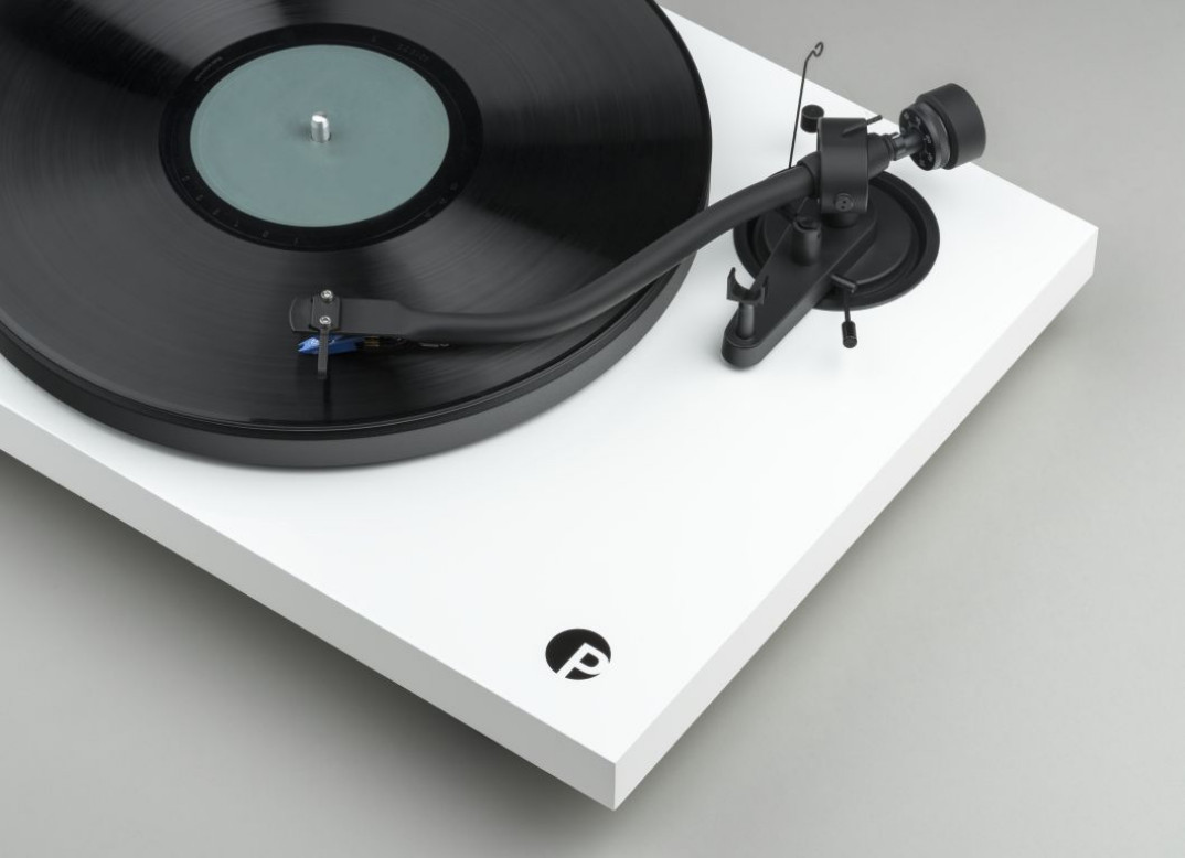Gramofon Pro-Ject Debut III S-Shape - nowy klasyk z ramieniem typu S