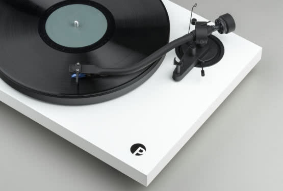 Gramofon Pro-Ject Debut III S-Shape - nowy klasyk z ramieniem typu S