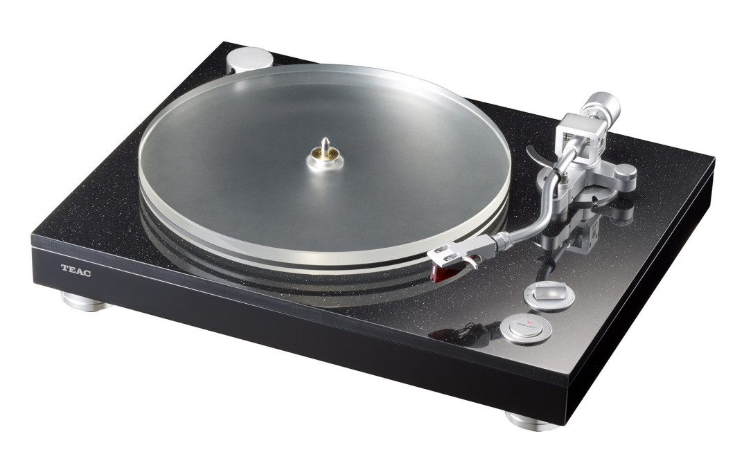 Gramofon TEAC TN-5BB z napędem paskowym i zbalansowanymi wyjściami XLR