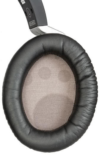 Wkładki dyfuzyjne systemu
S-Logic nie tylko oddzielają
przetworniki, ale mają też za
zadanie kreować bardziej
wiarygodną przestrzeń
dźwiękową.