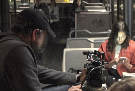 Thriller nakręcony z zestawem słuchawkowym Sennheiser 