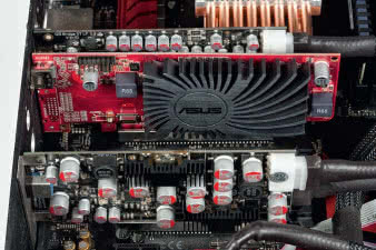 Streamer 2.16 ma komputerowy rodowód, wewnątrz
zainstalowano typową płytę główną w standardzie
ATX. Rolę zatok i kart rozszerzeń pełni komputerowy
standard gniazd PCIe, producent oferuje wiele kart
własnej konstrukcji z różnymi typami wyjść.