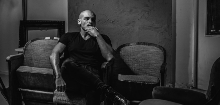 Damian Ukeje śpiewa Baczyńskiego. Oto pierwszy singiel z projektu "Poeci+"