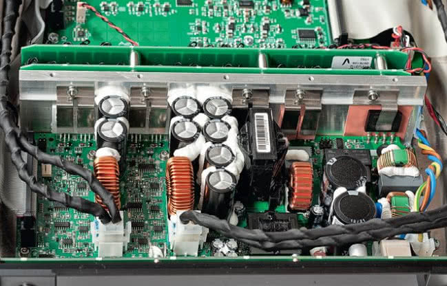 Duńska firma Pascal Audio jest dostawcą kompletnego (wraz z impulsowym zasilaczem) modułu wyjściowego.