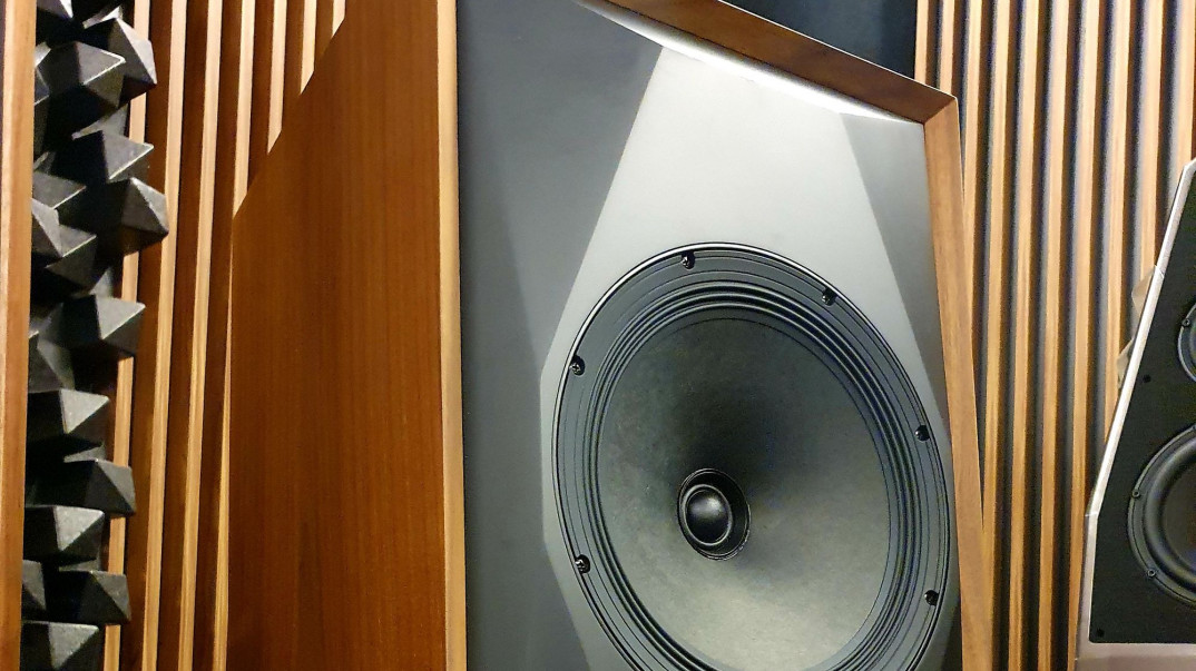Poznański salon audioplaza.pl zaprasza na oddsłuchy kolumn MoFi SourcePoint 10 