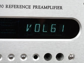 Przedwzmacniacz Chord CPA 5000: Położenie regulatora wzmocnienia odzwierciedlone
jest w 99 krokach (od 0 do 98).