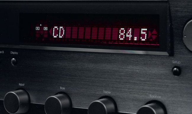 Integra DTM-7.4 jest najbardziej wszechstronna, duży wyświetlacz wywodzi się z amplitunerów wielokanałowych.