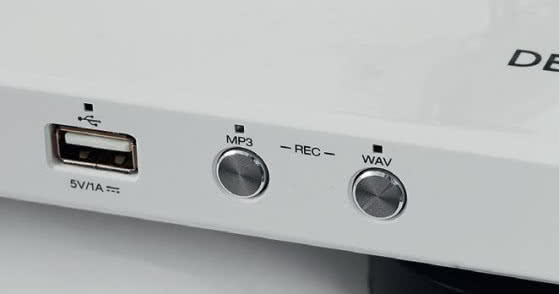 To jeden z nielicznych gramofonów na rynku, który pozwala zapisać winyle wprost na nośnik pamięci USB; sygnał może być zakodowany do plików MP3 albo bezstratnego WAV (16 bit/44,1 kHz).