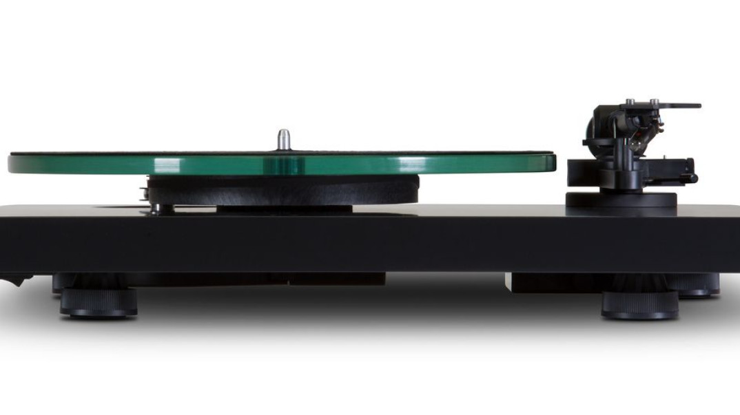 Gramofon NAD C 558