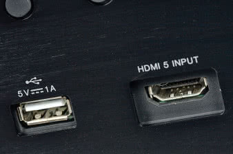 Pioneer okroił wejście podręczne z gniazd analogowych
zostawiając tylko wejścia cyfrowe.