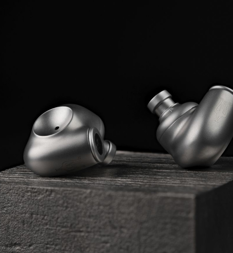 Meze Audio ASTRU - nowy futurystyczny flagowiec z pojedynczymi przetwornikami dynamicznymi