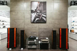 Denon Salon Firmowy