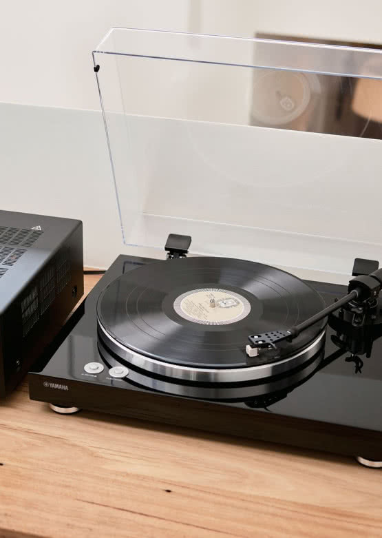 Gramofon Yamaha TT-S303 - wbudowany przedwzmacniacz i dźwięk True Sound