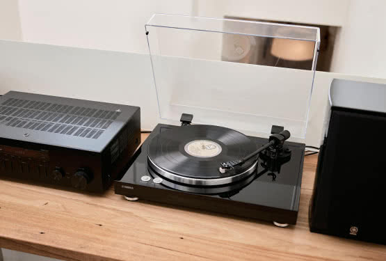 Gramofon Yamaha TT-S303 - wbudowany przedwzmacniacz i dźwięk True Sound