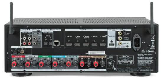 AVR-X1200W wyróżnia się siedmioma końcówkami mocy i najnowocześniejszymi dekoderami surround. To jedyny amplituner tego testu, w którym producent oficjalnie zezwolił na podłączanie kolumn o impedancji 4 omy.
