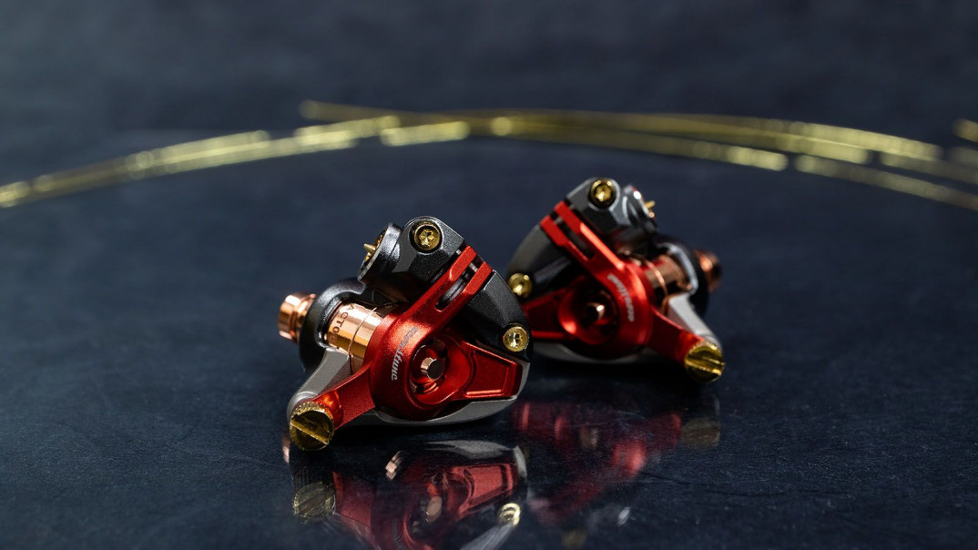 Acoustune - słuchawki dokanałowe o futurystycznym wyglądzie