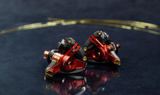 Acoustune - słuchawki dokanałowe o futurystycznym wyglądzie