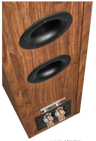 Każdy z 18-cm
głośników ma własną
komorę, z tunelem
bas-refleks wyprowadzonym
na tylnej
ściance.