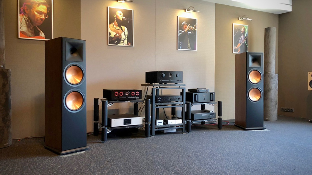 Odsłuchy kolumn Klipsch RF-7 III w salonie Q21