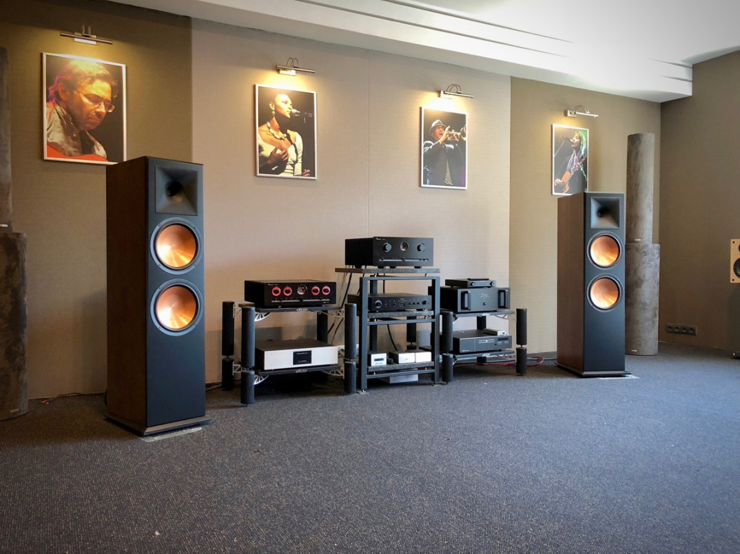 Odsłuchy kolumn Klipsch RF-7 III w salonie Q21