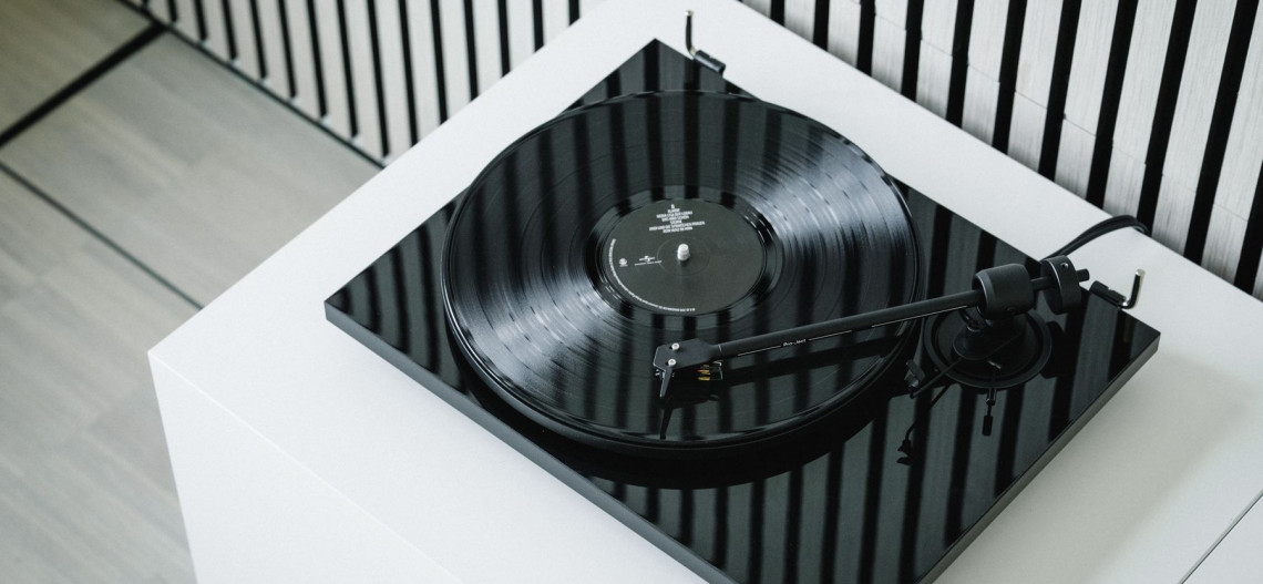 Pro-Ject E1.2 - gramofon Plug & Play dla początkujących