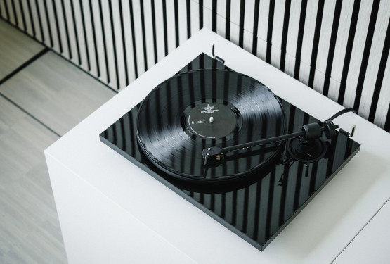 Pro-Ject E1.2 - gramofon Plug & Play dla początkujących