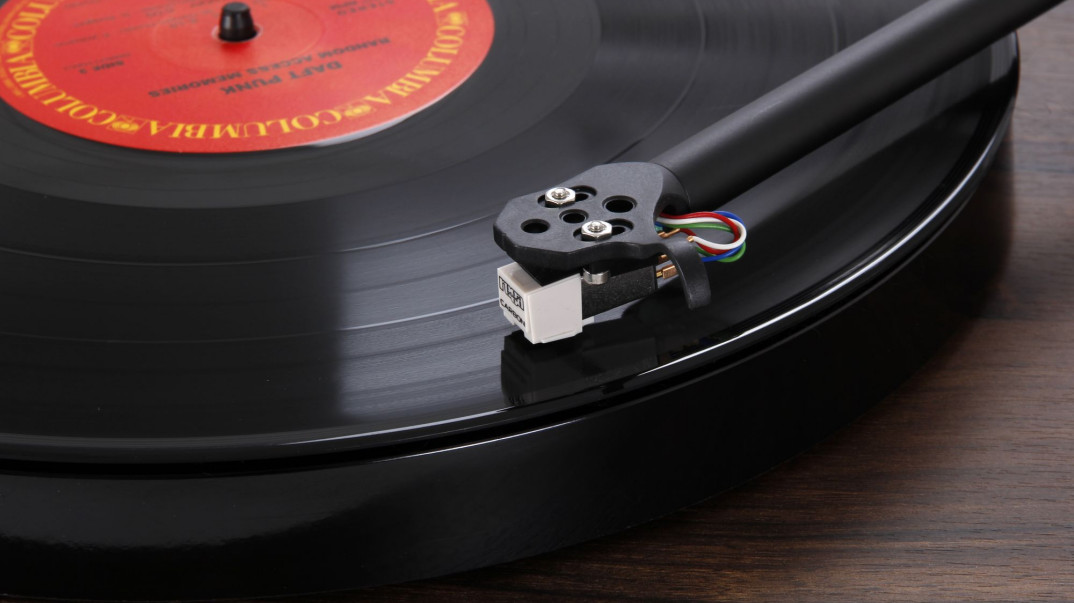Rega Planar 1 w limitowanej wersji Wallnut