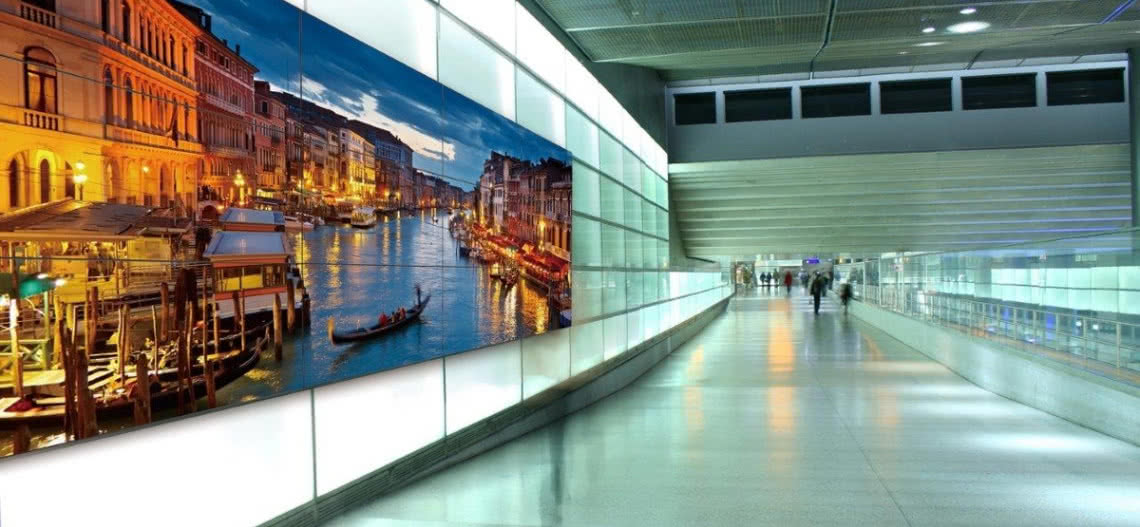 Panasonic: bezramkowe ściany wideo dzięki nowym wyświetlaczom