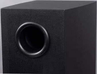 Drugi otwór bas-refleks zainstalowano na tylnej ściance - jednak obydwa wyprowadzono z tej samej komory, wspólnej dla obydwu głośników niskośredniotonowych.