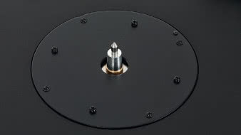 AT-LP5 wyróżnia się napędem bezpośrednim, cały
mechanizm wkręcono w obudowę.