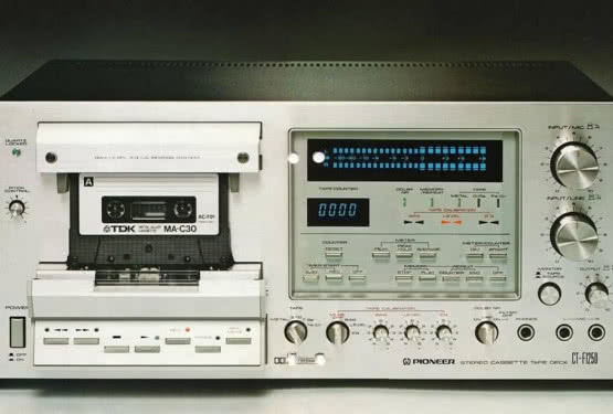 (Cyfrowy) powrót do (analogowej) przeszłości