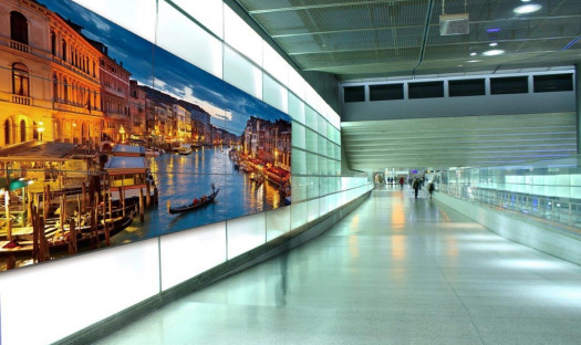 Panasonic: bezramkowe ściany wideo dzięki nowym wyświetlaczom