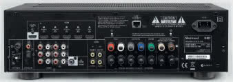 Sherwood najbardziej zadbał o analogowe standardy,
a pod względem liczby gniazd HDMI dotrzymuje
kroku konkurentom.