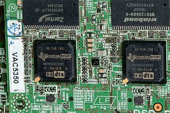 Mocno rozbudowane tryby dźwiękowe DSP to jedna ze specjalności Yamahy, układy Cinema DSP przygotowała firma Texas Instruments.