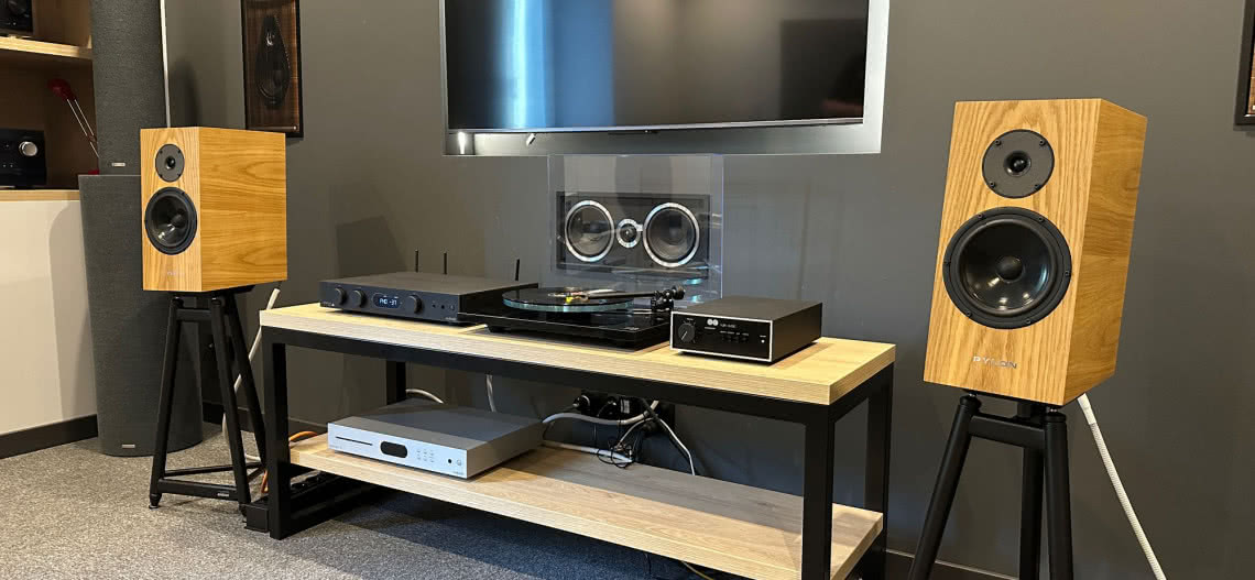 Naim nait 50 w salonie Q21. Trwają odsłuchy