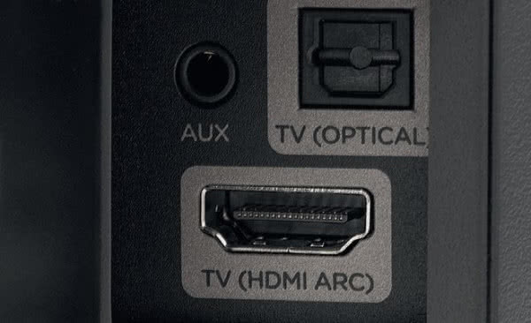 Telewizor podłączymy na jeden z trzech sposobów (HDMI, optyczny lub analogowy).