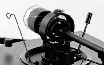 Zawieszenie kardanowe to dwa okręgi - jeden w drugim.
Inaczej niż dzisiaj, są one ustawione prostopadle
w stosunku do ramienia.