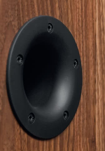 Dali tunele bas-refleks
przykręca - większość producentów
tylko "wciska".