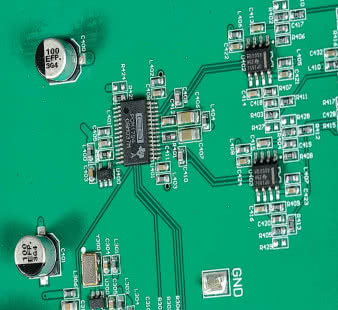 Przetwornik cyfrowo-analogowy Burr Brown
przetwarza sygnały do 24 bitów/192 kHz.