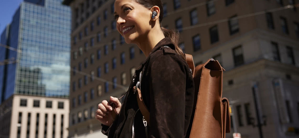 JBL Tour Pro 2 - bezprzewodowe słuchawki z etui ładującym, wyposażonym w panel dotykowy