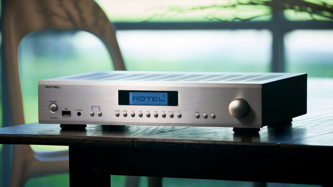 A12MKII, CD14MKII i RCD-1572MKII: wzmacniacz i dwa odtwarzacze Rotel w udoskonalonych wersjach