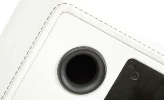 Bas z Air One jest na tyle mocny, że warto zapewnić
urządzeniu trochę przestrzeni lub… przestroić
obudowę w układ zamknięty.