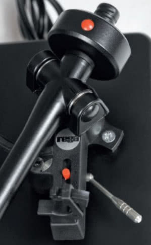 Ramiona Regi to klasyka analogowego świata. W !Ecco zastosowano nowszy wariant najstarszego ramienia tej firmy, model RB251, z trzypunktowym mocowaniem i magnetycznym antyskatingiem.