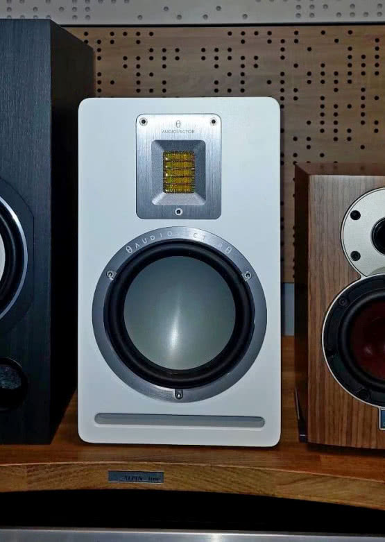 Poznański salon HTaudio zaprasza na odsłuchy kolumn podstawkowych w cenie do 6 tys. zł