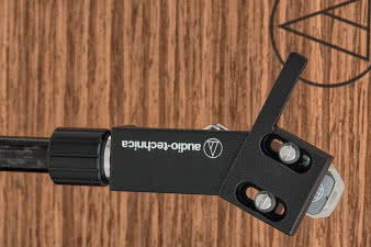 Oprócz gramofonów
i wkładek AT,
oferuje również
akcesoria, w tym
tzw. główki.